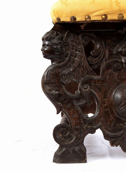 Capotavola e coppia di sedie italiane intagliate, Rinascimento  - Asta  Arredi Antichi, Oggetti d'Arte, Curiosities con una selezione di tappeti - Associazione Nazionale - Case d'Asta italiane