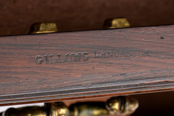 Gillows of Lancaster : Scrivania inglese Vittoriana intarsiata  - Asta  Arredi Antichi, Oggetti d'Arte, Curiosities con una selezione di tappeti - Associazione Nazionale - Case d'Asta italiane