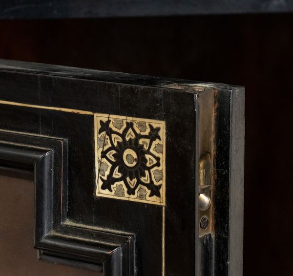 Pogliani Ferdinando : Stipo italiano intarsiato in avorio  - Asta  Arredi Antichi, Oggetti d'Arte, Curiosities con una selezione di tappeti - Associazione Nazionale - Case d'Asta italiane