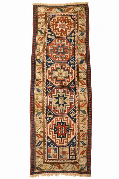 Tappeto Kazak  - Asta  Arredi Antichi, Oggetti d'Arte, Curiosities con una selezione di tappeti - Associazione Nazionale - Case d'Asta italiane