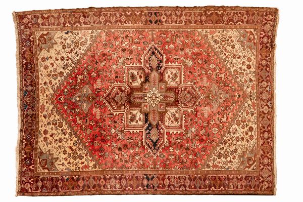 Tappeto Heriz  - Asta  Arredi Antichi, Oggetti d'Arte, Curiosities con una selezione di tappeti - Associazione Nazionale - Case d'Asta italiane