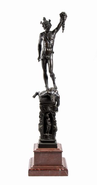 Scultura francese in bronzo raffigurante Perseo, copia di Cellini  - Asta  Arredi Antichi, Oggetti d'Arte, Curiosities con una selezione di tappeti - Associazione Nazionale - Case d'Asta italiane