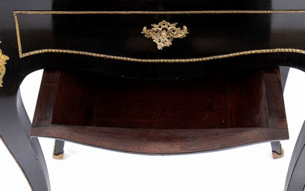 Charles-Guillaume Diehl : Tavolino toletta francese Napoleone III  - Asta  Arredi Antichi, Oggetti d'Arte, Curiosities con una selezione di tappeti - Associazione Nazionale - Case d'Asta italiane