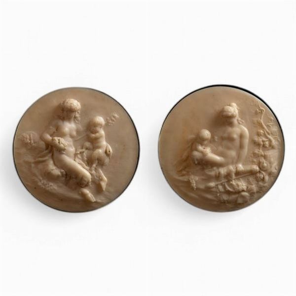 Coppia di tondi italiani in alabastro, Luigi XVI  - Asta  Arredi Antichi, Oggetti d'Arte, Curiosities con una selezione di tappeti - Associazione Nazionale - Case d'Asta italiane