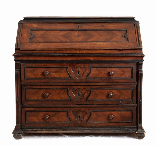 Ribalta italiana barocchetto Luigi XV  - Asta  Arredi Antichi, Oggetti d'Arte, Curiosities con una selezione di tappeti - Associazione Nazionale - Case d'Asta italiane