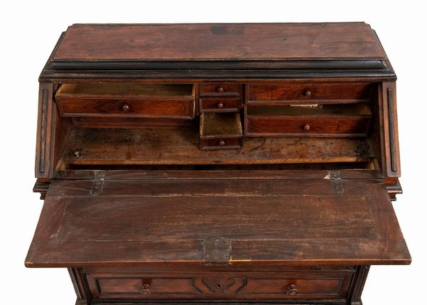 Ribalta italiana barocchetto Luigi XV  - Asta  Arredi Antichi, Oggetti d'Arte, Curiosities con una selezione di tappeti - Associazione Nazionale - Case d'Asta italiane