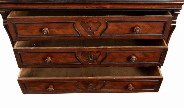 Ribalta italiana barocchetto Luigi XV  - Asta  Arredi Antichi, Oggetti d'Arte, Curiosities con una selezione di tappeti - Associazione Nazionale - Case d'Asta italiane