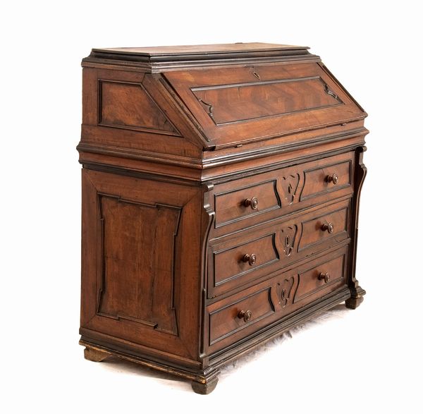 Ribalta italiana barocchetto Luigi XV  - Asta  Arredi Antichi, Oggetti d'Arte, Curiosities con una selezione di tappeti - Associazione Nazionale - Case d'Asta italiane