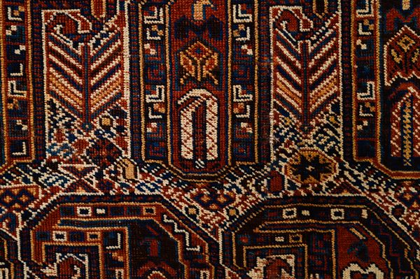 Tappeto Qashqai  - Asta  Arredi Antichi, Oggetti d'Arte, Curiosities con una selezione di tappeti - Associazione Nazionale - Case d'Asta italiane