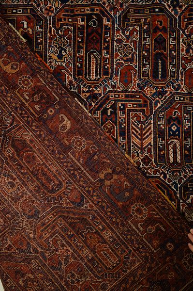 Tappeto Qashqai  - Asta  Arredi Antichi, Oggetti d'Arte, Curiosities con una selezione di tappeti - Associazione Nazionale - Case d'Asta italiane