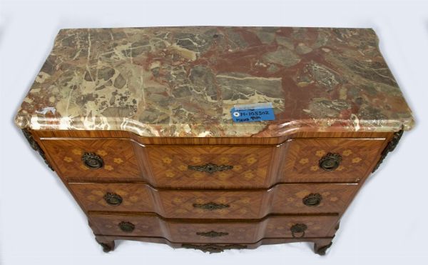 Como francese in legno  - Asta  Arredi Antichi, Oggetti d'Arte, Curiosities con una selezione di tappeti - Associazione Nazionale - Case d'Asta italiane