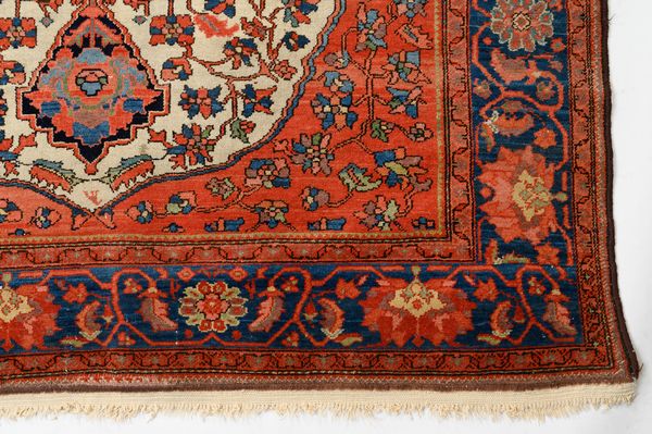 Tappeto Farahan  - Asta  Arredi Antichi, Oggetti d'Arte, Curiosities con una selezione di tappeti - Associazione Nazionale - Case d'Asta italiane