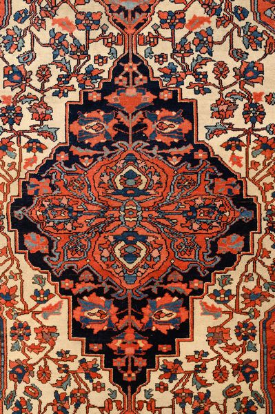 Tappeto Farahan  - Asta  Arredi Antichi, Oggetti d'Arte, Curiosities con una selezione di tappeti - Associazione Nazionale - Case d'Asta italiane