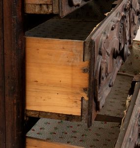 Comò italiano  - Asta  Arredi Antichi, Oggetti d'Arte, Curiosities con una selezione di tappeti - Associazione Nazionale - Case d'Asta italiane