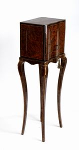 Tahan à Paris. Jean-Pierre Alexandre Tahan : Mobiletto porta tè francese con contenitori in argento  - Asta  Arredi Antichi, Oggetti d'Arte, Curiosities con una selezione di tappeti - Associazione Nazionale - Case d'Asta italiane