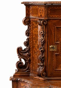 Inginocchiatoio italiano intarsiato  - Asta  Arredi Antichi, Oggetti d'Arte, Curiosities con una selezione di tappeti - Associazione Nazionale - Case d'Asta italiane