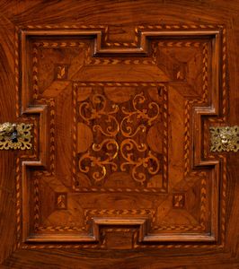 Inginocchiatoio italiano intarsiato  - Asta  Arredi Antichi, Oggetti d'Arte, Curiosities con una selezione di tappeti - Associazione Nazionale - Case d'Asta italiane