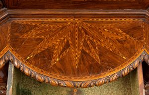 Inginocchiatoio italiano intarsiato  - Asta  Arredi Antichi, Oggetti d'Arte, Curiosities con una selezione di tappeti - Associazione Nazionale - Case d'Asta italiane