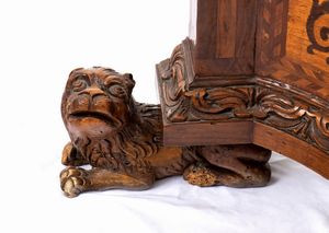 Inginocchiatoio italiano intarsiato  - Asta  Arredi Antichi, Oggetti d'Arte, Curiosities con una selezione di tappeti - Associazione Nazionale - Case d'Asta italiane