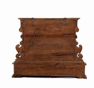 Inginocchiatoio italiano intarsiato  - Asta  Arredi Antichi, Oggetti d'Arte, Curiosities con una selezione di tappeti - Associazione Nazionale - Case d'Asta italiane