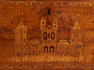 Madia intarsiata Italiana Luigi XVI  - Asta  Arredi Antichi, Oggetti d'Arte, Curiosities con una selezione di tappeti - Associazione Nazionale - Case d'Asta italiane