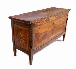 Madia intarsiata Italiana Luigi XVI  - Asta  Arredi Antichi, Oggetti d'Arte, Curiosities con una selezione di tappeti - Associazione Nazionale - Case d'Asta italiane