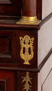 Vetrina francese in stile impero  - Asta  Arredi Antichi, Oggetti d'Arte, Curiosities con una selezione di tappeti - Associazione Nazionale - Case d'Asta italiane