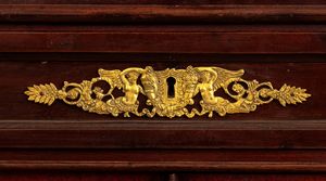 Vetrina francese in stile impero  - Asta  Arredi Antichi, Oggetti d'Arte, Curiosities con una selezione di tappeti - Associazione Nazionale - Case d'Asta italiane