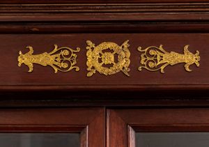 Vetrina francese in stile impero  - Asta  Arredi Antichi, Oggetti d'Arte, Curiosities con una selezione di tappeti - Associazione Nazionale - Case d'Asta italiane