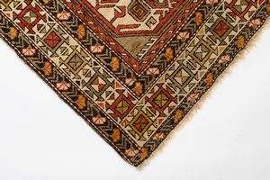 Tappeto Shirvan Caucaso  - Asta  Arredi Antichi, Oggetti d'Arte, Curiosities con una selezione di tappeti - Associazione Nazionale - Case d'Asta italiane