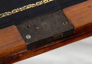 Ribalta italiana Luigi XVI in carrubo  - Asta  Arredi Antichi, Oggetti d'Arte, Curiosities con una selezione di tappeti - Associazione Nazionale - Case d'Asta italiane