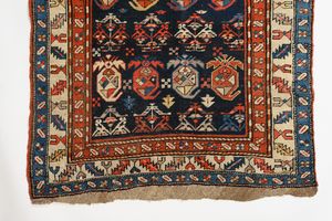 Tappeto Kazak  - Asta  Arredi Antichi, Oggetti d'Arte, Curiosities con una selezione di tappeti - Associazione Nazionale - Case d'Asta italiane