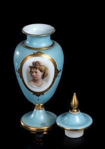 Henry Bone (February 6, 1755 - December 17, 1834) : Vaso inglese Giorgio IV in opalina  - Asta  Arredi Antichi, Oggetti d'Arte, Curiosities con una selezione di tappeti - Associazione Nazionale - Case d'Asta italiane