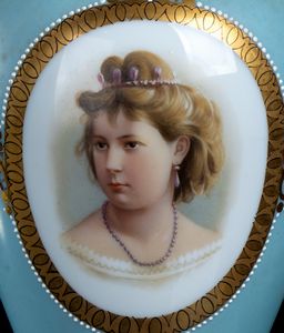 Henry Bone (February 6, 1755 - December 17, 1834) : Vaso inglese Giorgio IV in opalina  - Asta  Arredi Antichi, Oggetti d'Arte, Curiosities con una selezione di tappeti - Associazione Nazionale - Case d'Asta italiane