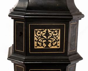 Pogliani Ferdinando : Colonna italiana intarsiata in avorio  - Asta  Arredi Antichi, Oggetti d'Arte, Curiosities con una selezione di tappeti - Associazione Nazionale - Case d'Asta italiane