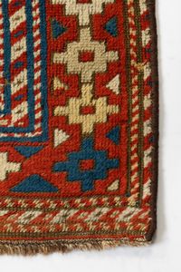 Tappeto Shirvan Caucaso  - Asta  Arredi Antichi, Oggetti d'Arte, Curiosities con una selezione di tappeti - Associazione Nazionale - Case d'Asta italiane