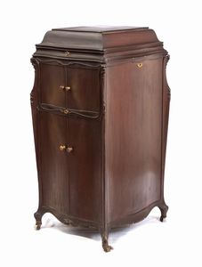 La Voce Del Padrone : Mobile grammofono voce del padrone  - Asta  Arredi Antichi, Oggetti d'Arte, Curiosities con una selezione di tappeti - Associazione Nazionale - Case d'Asta italiane