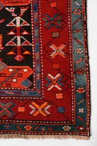 Tappeto Karabagh  - Asta  Arredi Antichi, Oggetti d'Arte, Curiosities con una selezione di tappeti - Associazione Nazionale - Case d'Asta italiane