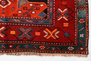 Tappeto Karabagh  - Asta  Arredi Antichi, Oggetti d'Arte, Curiosities con una selezione di tappeti - Associazione Nazionale - Case d'Asta italiane