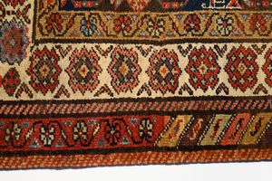 Tappeto Bijiar  - Asta  Arredi Antichi, Oggetti d'Arte, Curiosities con una selezione di tappeti - Associazione Nazionale - Case d'Asta italiane