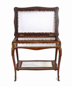 Bacheca Napoleone III francese in mogano  - Asta  Arredi Antichi, Oggetti d'Arte, Curiosities con una selezione di tappeti - Associazione Nazionale - Case d'Asta italiane