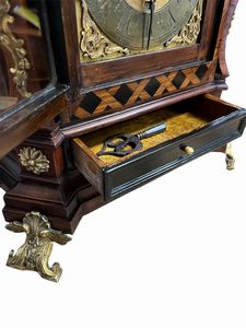 Giorgi Pietro, canonico di Velletri : Orologio da appoggio italiano Luigi XV  - Asta  Arredi Antichi, Oggetti d'Arte, Curiosities con una selezione di tappeti - Associazione Nazionale - Case d'Asta italiane