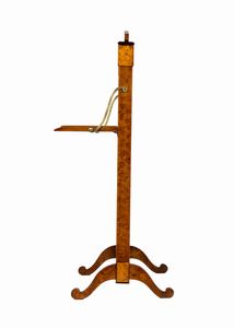 L. Petit : Copricamino francese Carlo X in legno di acero con intarsi  - Asta  Arredi Antichi, Oggetti d'Arte, Curiosities con una selezione di tappeti - Associazione Nazionale - Case d'Asta italiane