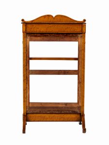 L. Petit : Copricamino francese Carlo X in legno di acero con intarsi  - Asta  Arredi Antichi, Oggetti d'Arte, Curiosities con una selezione di tappeti - Associazione Nazionale - Case d'Asta italiane