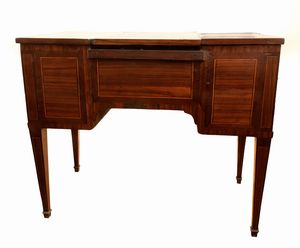 Toletta da donna Luigi XVI francese  - Asta  Arredi Antichi, Oggetti d'Arte, Curiosities con una selezione di tappeti - Associazione Nazionale - Case d'Asta italiane