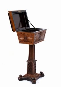 Tavolino porta tè William IV inglese  - Asta  Arredi Antichi, Oggetti d'Arte, Curiosities con una selezione di tappeti - Associazione Nazionale - Case d'Asta italiane