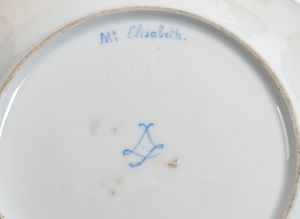 Due piatti francesi in porcellana di Sevres  - Asta  Arredi Antichi, Oggetti d'Arte, Curiosities con una selezione di tappeti - Associazione Nazionale - Case d'Asta italiane