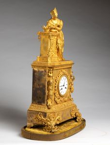 Orologio da appoggio Carlo X francese in bronzo dorato  - Asta  Arredi Antichi, Oggetti d'Arte, Curiosities con una selezione di tappeti - Associazione Nazionale - Case d'Asta italiane