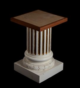 Coppia di colonne francesi laccate  - Asta  Arredi Antichi, Oggetti d'Arte, Curiosities con una selezione di tappeti - Associazione Nazionale - Case d'Asta italiane