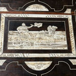 Pogliani Ferdinando : Tavolo italiano intarsiato in avorio  - Asta  Arredi Antichi, Oggetti d'Arte, Curiosities con una selezione di tappeti - Associazione Nazionale - Case d'Asta italiane